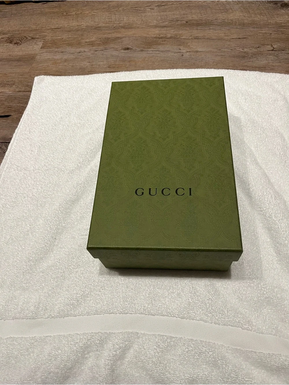 Authentic Gucci Black Leather Loafers with Green-Red Web and Gold Horsebit - Picture 2 of 16